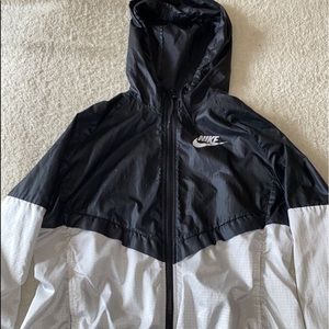 Nike Windbreaker. Size Small
